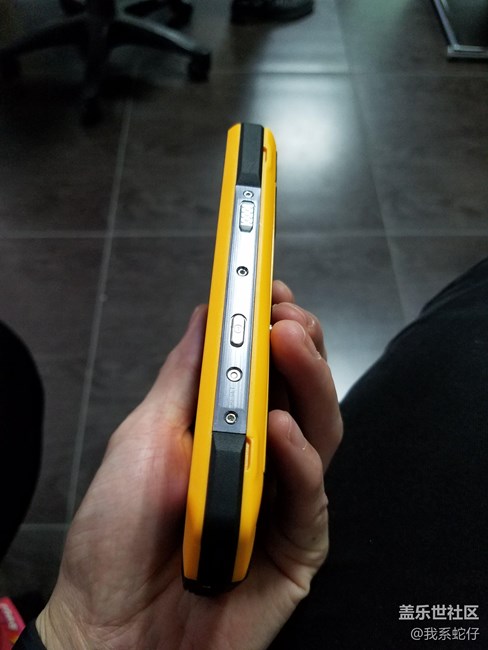 三防手機(jī)～(￣▽￣～)~還是s7edge漂亮