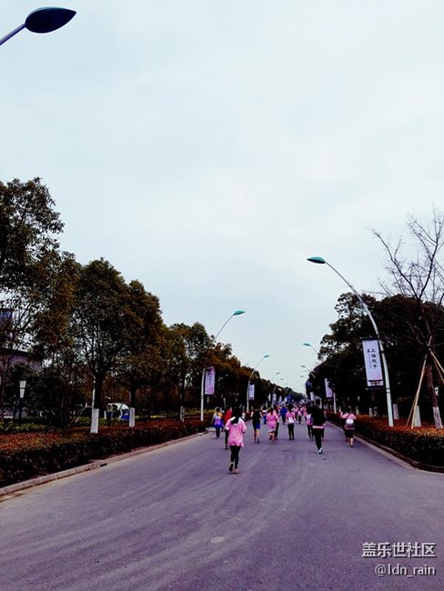 櫻花節(jié)首屆女子十公里路跑