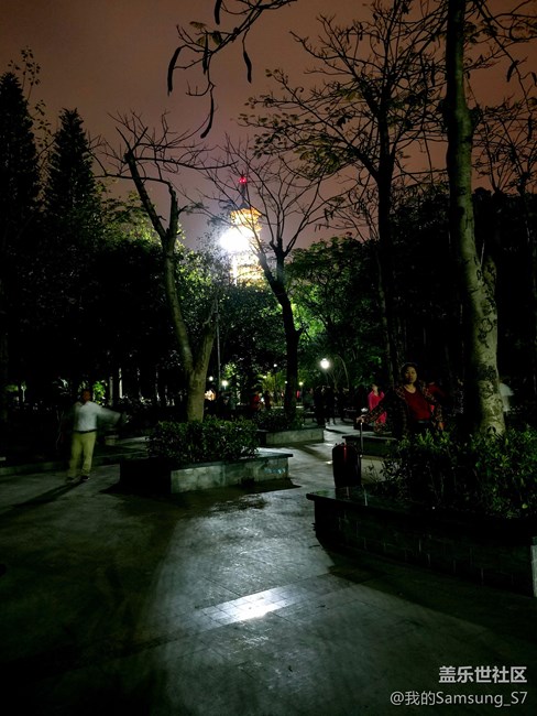 今天本來是去售后換電池的，結果去晚了，關門了。唉