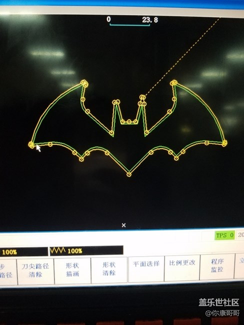 做了個蝙蝠。剛做完 就被人搶走了 好不容易找的料