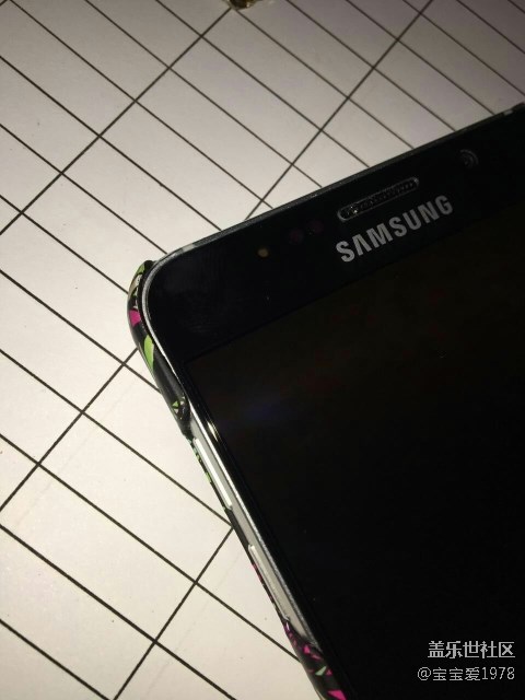 note5換屏幕翹著，售后說正常