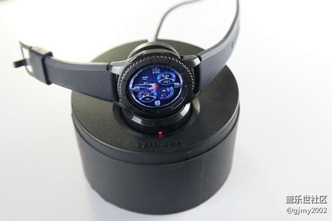 如何將你的Gear S3包裝盒變成充電器架 如何將你的Gear S3包裝盒變成充電器架