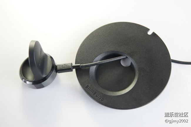 如何將你的Gear S3包裝盒變成充電器架 如何將你的Gear S3包裝盒變成充電器架