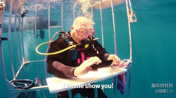 三星S8水下開箱：竟然引來了鯊魚群