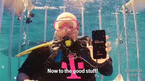 三星S8水下開箱：竟然引來了鯊魚群