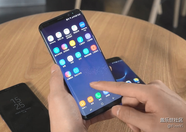 全視曲面屏帶來的手機(jī)設(shè)計(jì)革命 全視曲面屏帶來的手機(jī)設(shè)計(jì)革命