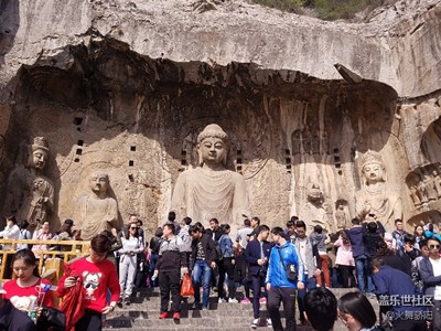 洛陽(yáng)兩日游第一站上午龍門(mén)石窟，下午洛陽(yáng)博物館