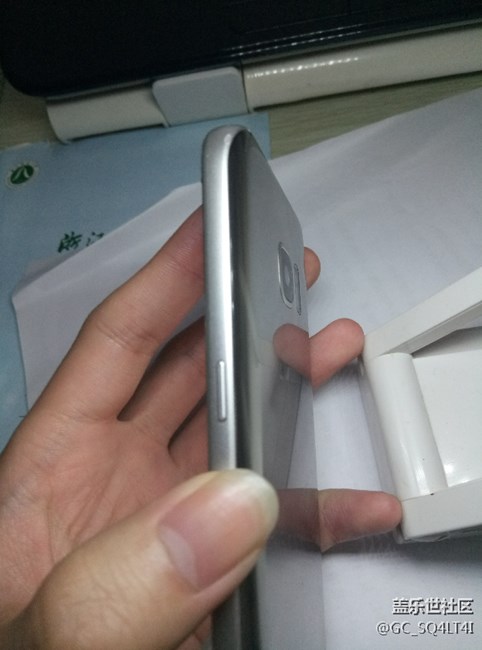 三星s7國行后蓋開膠中招