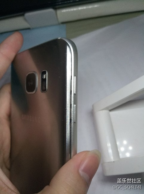 三星s7國行后蓋開膠中招
