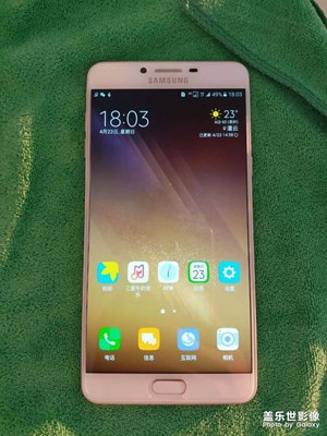 完美無瑕鋼化膜，手感好還沒有大白邊！