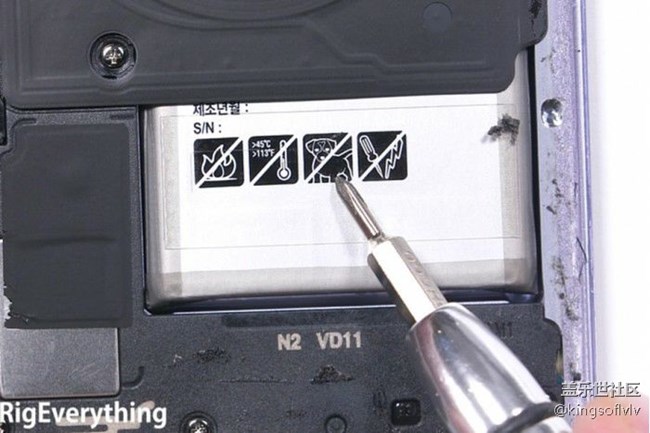 想知道S8為什么在電池上打出“請(qǐng)勿靠近寵物狗” 的提示嗎？