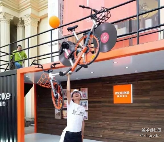 摩拜新單車有多輕？女生可輕松舉起