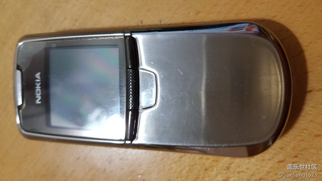 今天又翻出了我的諾基亞8800 還是這么美