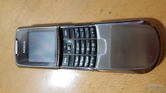 今天又翻出了我的諾基亞8800 還是這么美