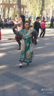 生活再艱難，我們也要快樂的面對