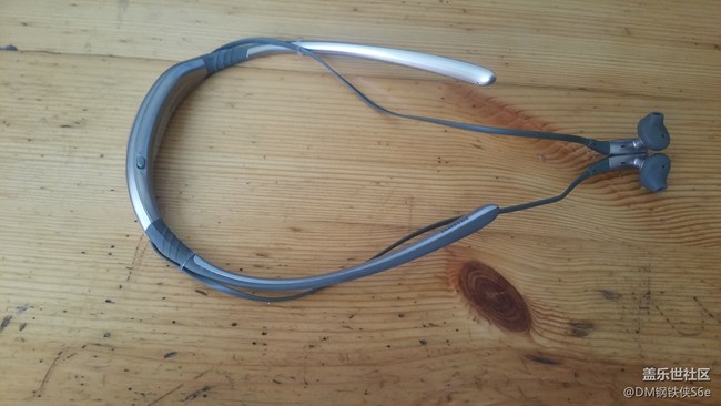 #我是極客# Level U 項(xiàng)圈式 運(yùn)動(dòng)藍(lán)牙音樂(lè)耳機(jī)