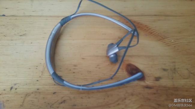 #我是極客# Level U 項(xiàng)圈式 運(yùn)動(dòng)藍(lán)牙音樂(lè)耳機(jī)