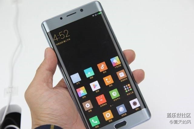 都是曲面屏，顏值差距怎么這么大呢？