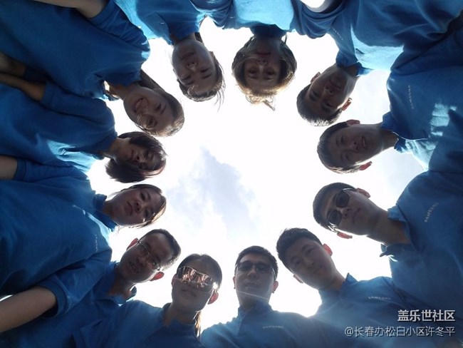 微笑在臉 服務(wù)在心 微笑在臉 服務(wù)在心