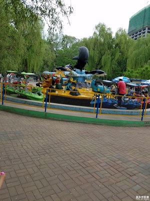 游樂(lè)場(chǎng)