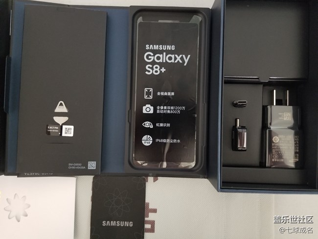 今天早上已經(jīng)拿到S8+，簡單發(fā)張圖吧。