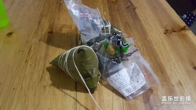 《端午習(xí)俗》+云南昆明+吃粽子