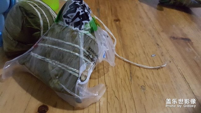 《端午習(xí)俗》+云南昆明+吃粽子