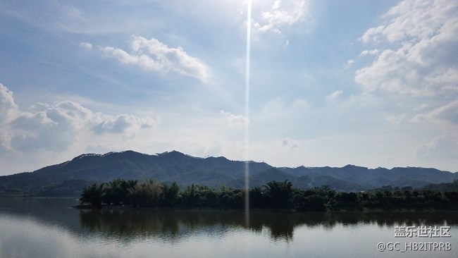 一個偏遠(yuǎn)山區(qū)的小江