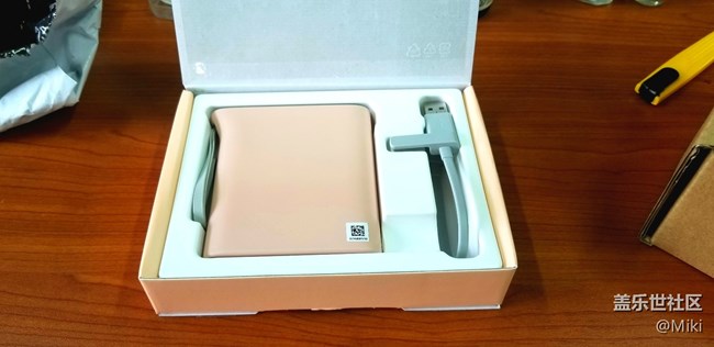 【開(kāi)箱】三星水壺移動(dòng)電源情侶套裝