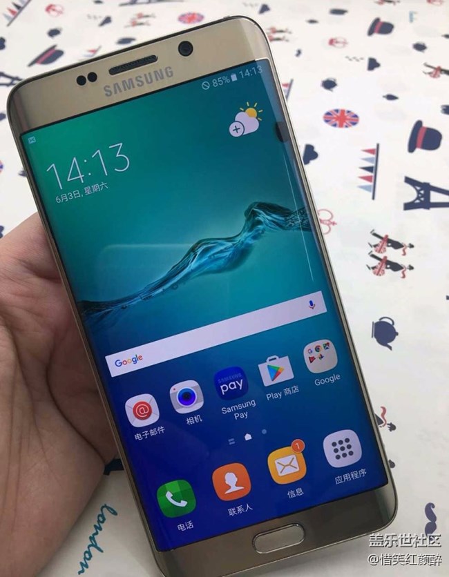 隨著旗艦新機(jī)型更新?lián)Q代，唯愛(ài)首發(fā)曲屏