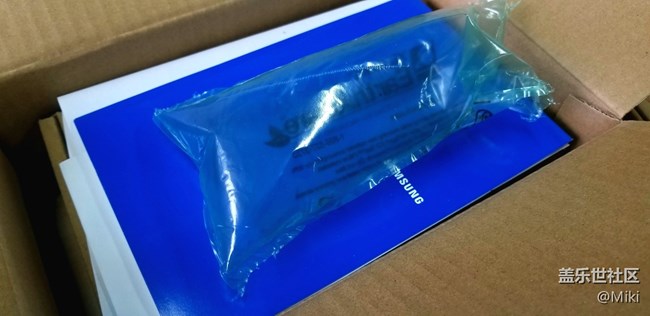 【開(kāi)箱】三星水壺移動(dòng)電源情侶套裝