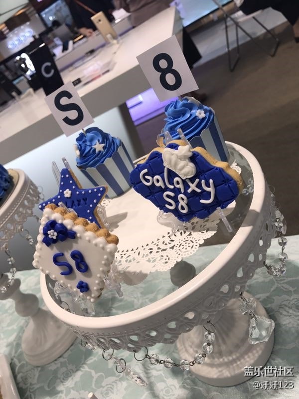 西單大悅城門店第888名購機的用戶 ，三星悄悄準備了驚喜……