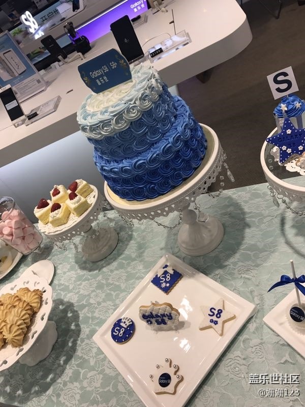 西單大悅城門店第888名購機的用戶 ，三星悄悄準備了驚喜……