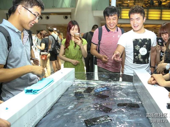 西單大悅城門店第888名購機的用戶 ，三星悄悄準備了驚喜……