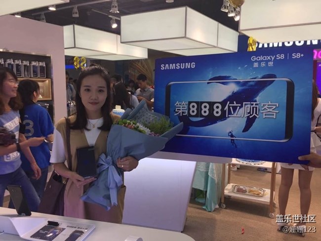 西單大悅城門店第888名購機的用戶 ，三星悄悄準備了驚喜……