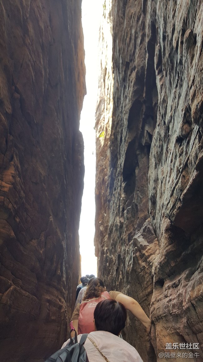 牛5拍照《一線天》