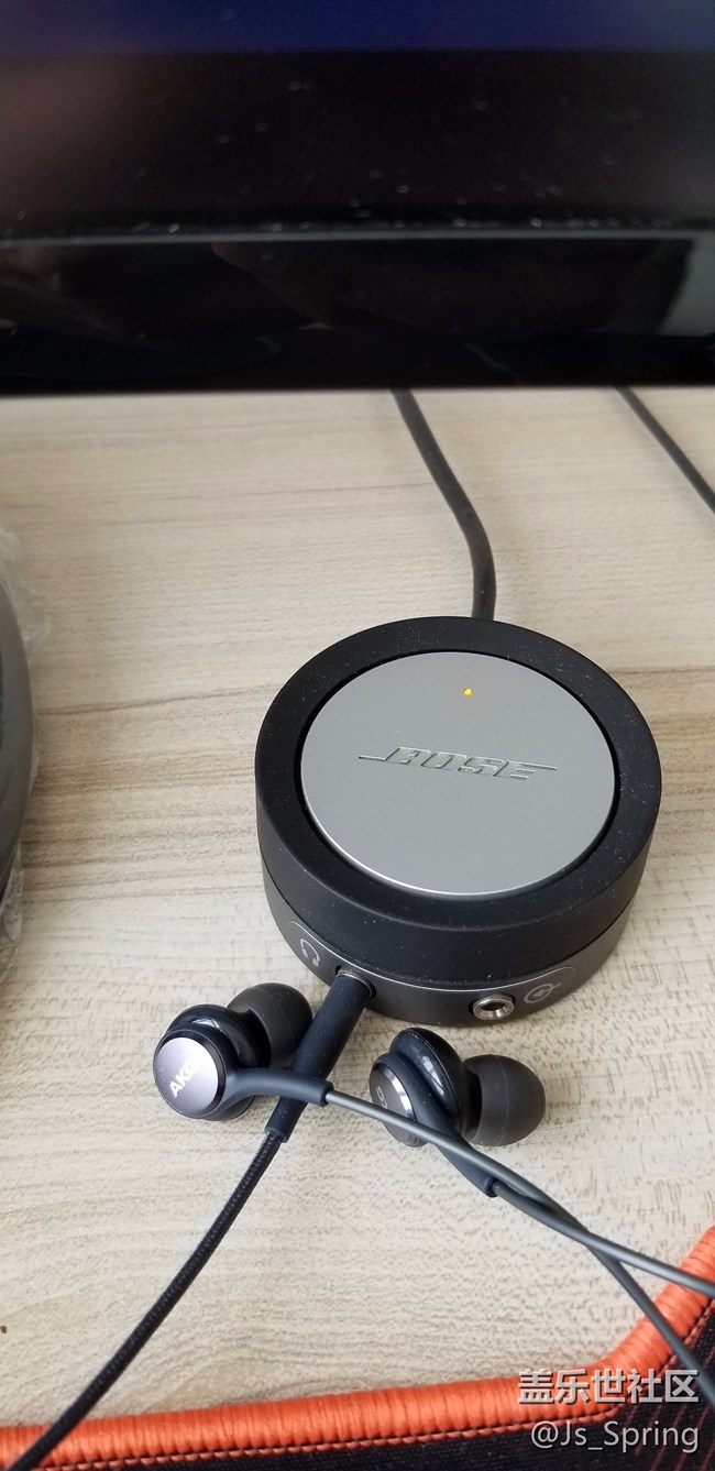 隨機(jī)AKG耳機(jī)