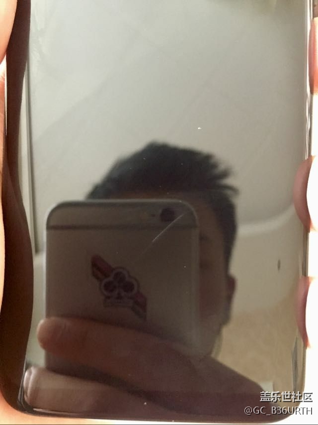 什么鬼 s8剛買1天屏幕出現(xiàn)裂痕