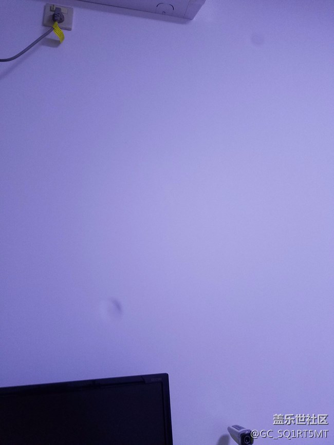 誰遇到過這種情況。后攝像頭有異物一樣