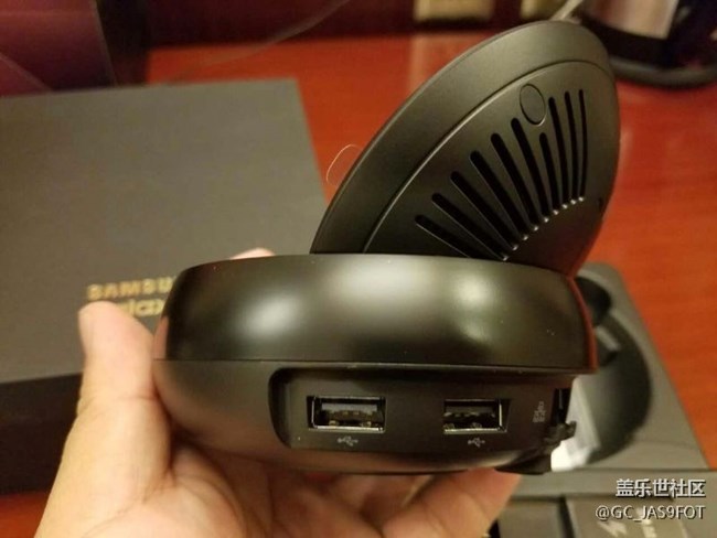 今天散步，不小心把皇帝版和擴(kuò)展塢給買回來了。