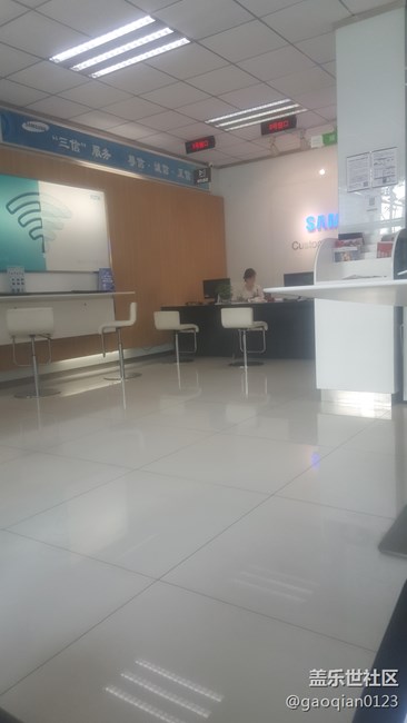 剛買20天，觸摸屏失靈，不能換貨，只能維修，什么質量？