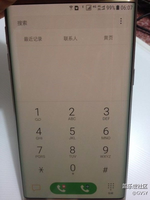 s7edge屏幕右側(cè)電池百分比那里從上到下貫穿一條粉色線條？