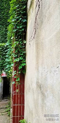 題名：《庭院深深》