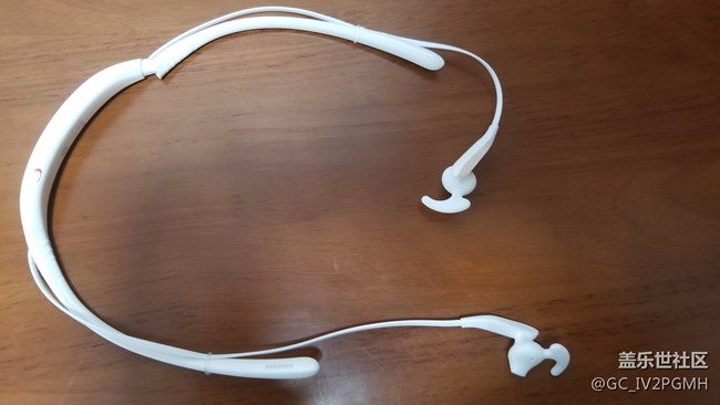 官網(wǎng)買S8送的Level U藍牙耳機，帶了不到5天就脫膠了