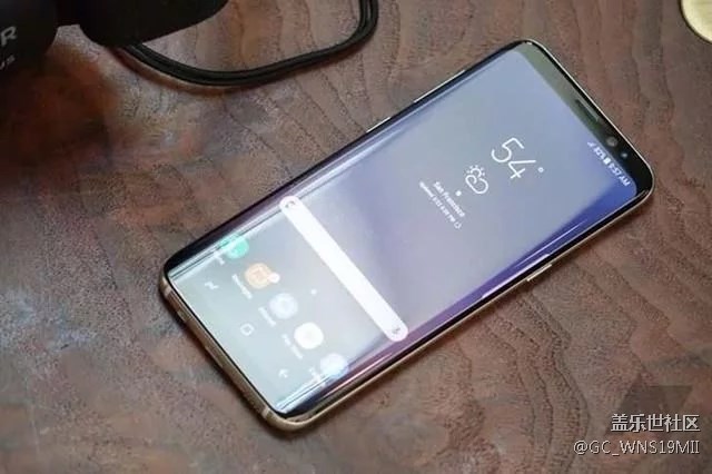 三星今年的兩部新機(jī)：一臺(tái)銷(xiāo)量?jī)H30萬(wàn)，一臺(tái)已跳水800元！