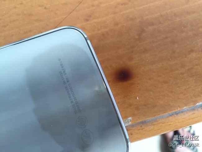 三星晚上充電直接燒毀，多虧發(fā)現(xiàn)早。