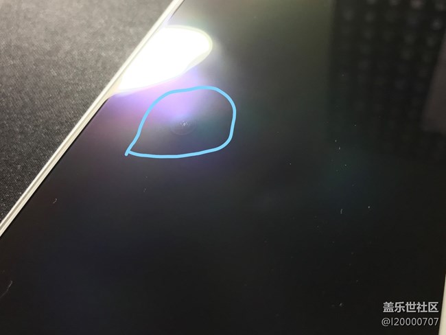 前幾天在天貓?zhí)K寧入了臺note5 現(xiàn)在發(fā)現(xiàn)內(nèi)屏上有個突起。。