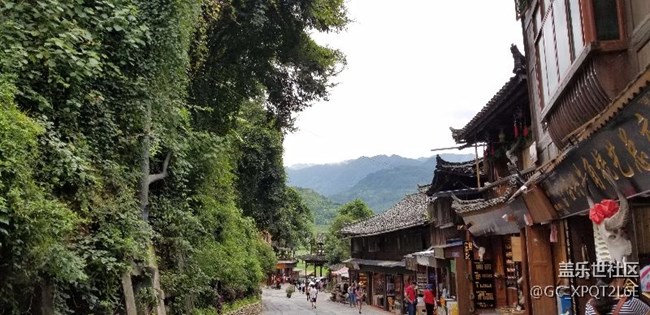 S8+如何在拍出來的照片上顯示地理位置和海拔高度？