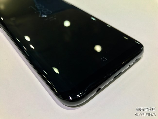 世界上美的事物很多，但我喜歡的只有你一個！