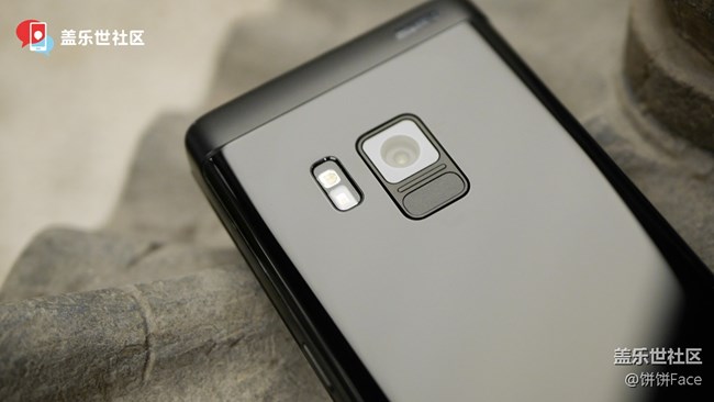 雙屏翻蓋商務(wù)旗艦機(jī)駕到 三星領(lǐng)世旗艦8圖賞 雙屏翻蓋商務(wù)旗艦機(jī)駕到 三星領(lǐng)世旗艦8圖賞